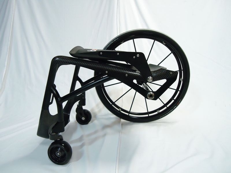 折りたたみ式　カーボン車椅子